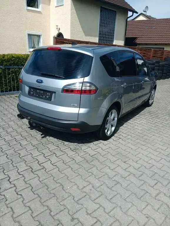 Gebraucht Ford S-MAX Titanium 140 PS (102 kW) 2007 Silber Van / Kleinbus