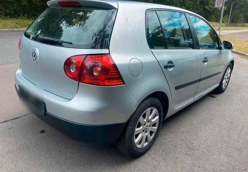 Silber Gebraucht 2005 VW Golf V Kleinwagen | 850 € (Superpreis) - Bild 1/4
