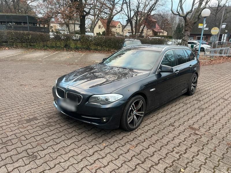 Grau Gebraucht 2013 BMW 520 Kombi | 9.100 € (Superpreis) - Bild 1/4