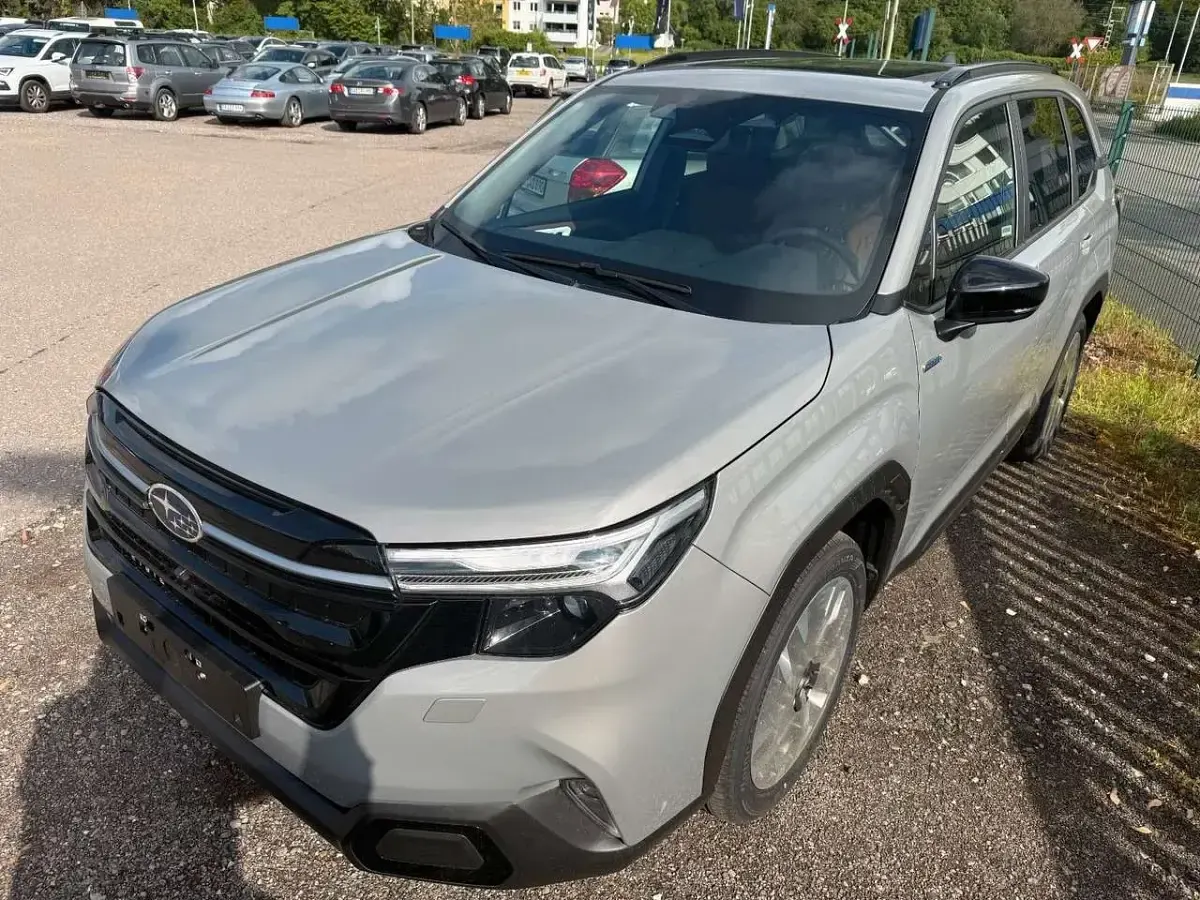 Neu Subaru Forester Platinum 136 PS (100 kW) 2025 Crystal white SUV