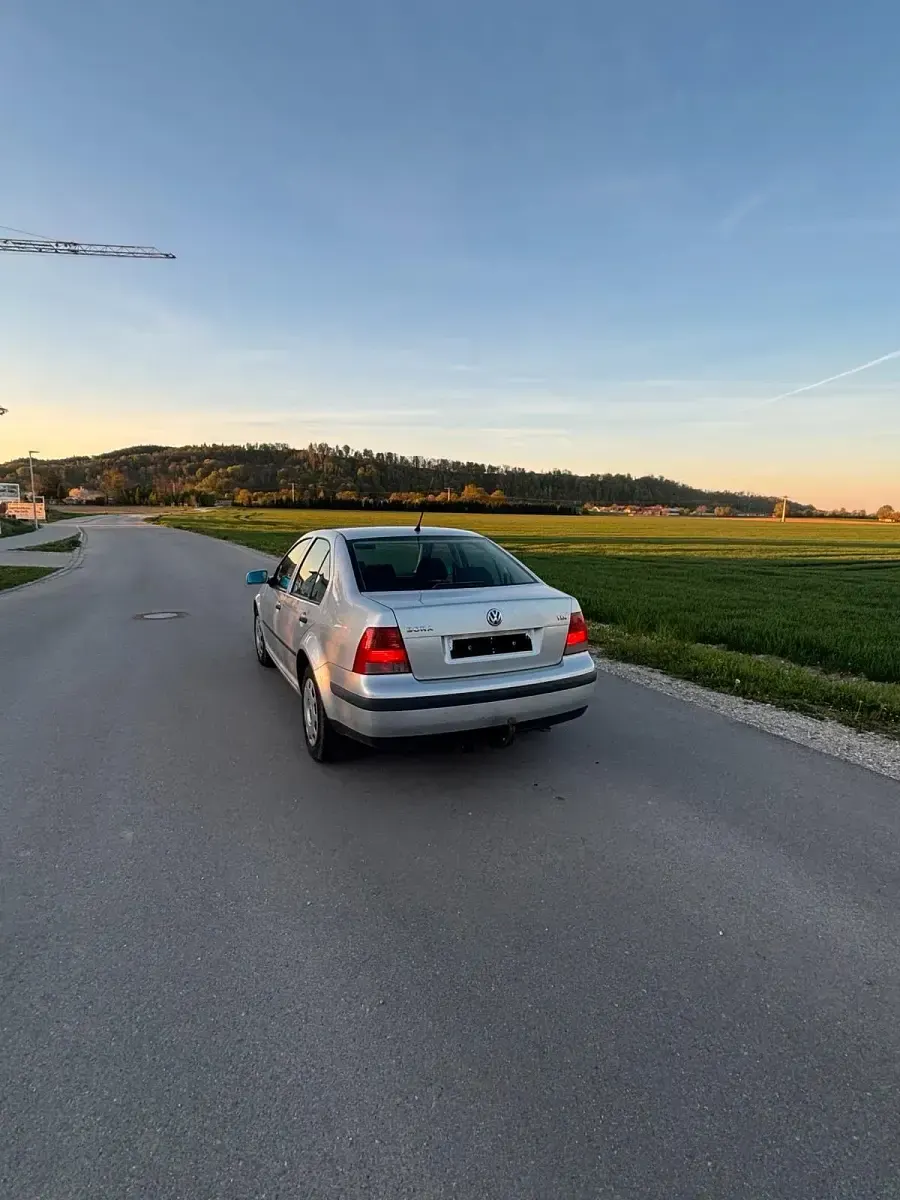 Gebraucht VW Bora 90 PS (66 kW) 2000 Grau Limousine