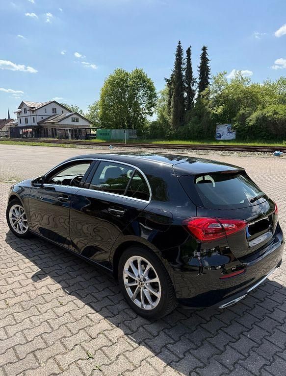 Schwarz Gebraucht 2021 Mercedes A180 Limousine | 19.300 € (Guter Preis) - Bild 1/4