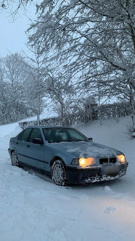Second-hand BMW 316 1993 Albastru Berlinǎ