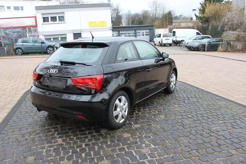 Gebraucht Audi A1 Attraction 86 PS (63 kW) 2012 Brillantschwarz Kleinwagen