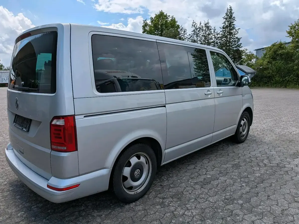 Gebraucht VW Multivan Highline 200 PS (147 kW) 2019 Silber Van / Kleinbus