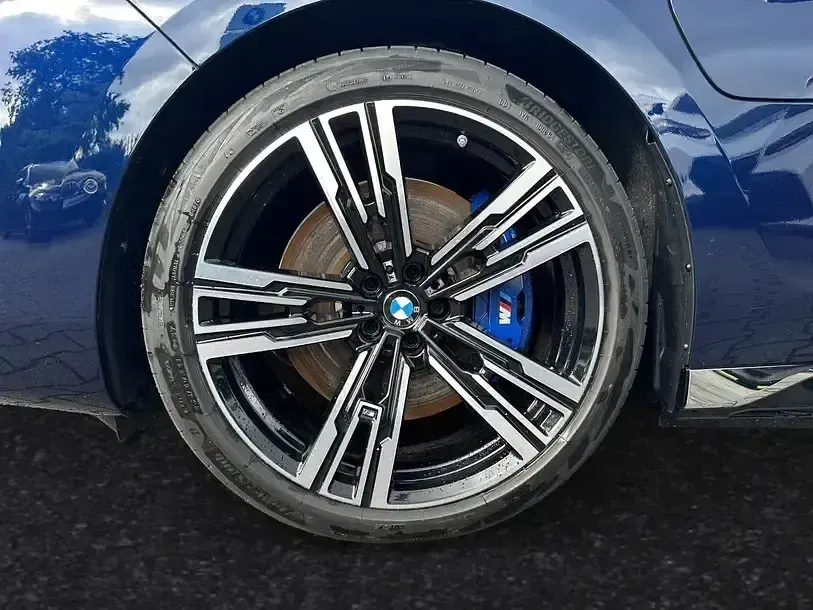 Gebraucht BMW M760e Executive 571 PS (419 kW) 2025 Bmw individual tansanitblau metallic Limousine