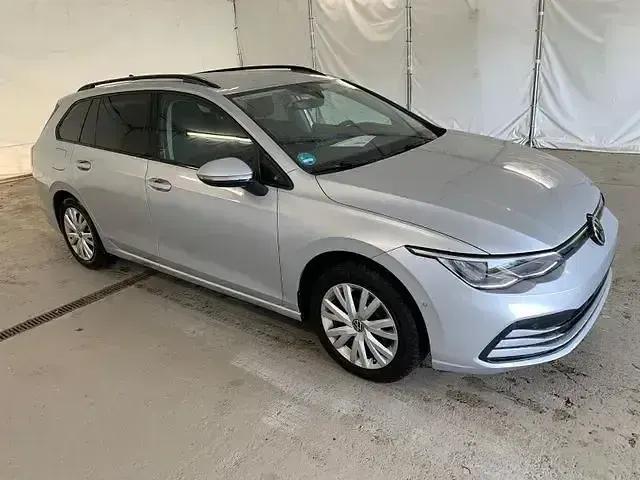 Gebraucht VW Golf VIII Life 150 PS (110 kW) 2022 Reflexsilber metallic (metallic) Kombi