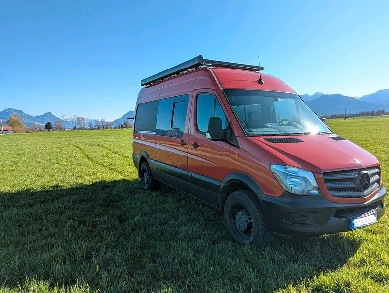 Rot Gebraucht 2015 Mercedes Sprinter Van | 36.000 € - Bild 1/4
