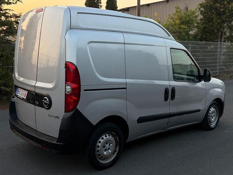Gebraucht Opel Combo 105 PS (77 kW) 2015 Silber Van / Kleinbus