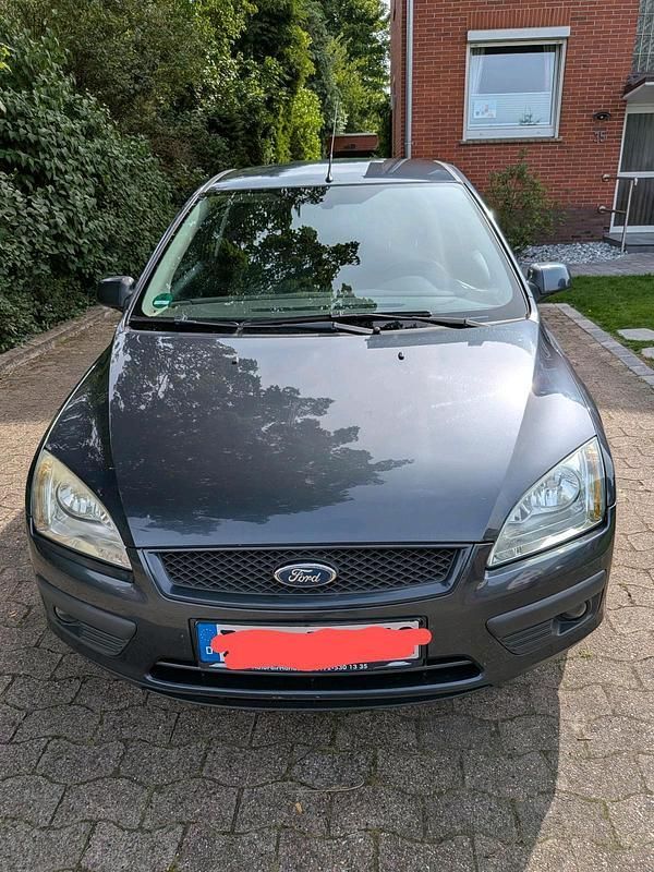 Grau Gebraucht 2007 Ford Focus Style Limousine | 1.200 € (Superpreis) - Bild 1/4