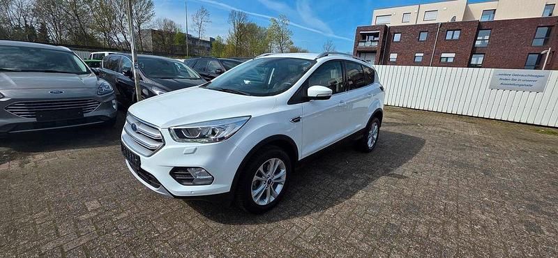 Gebraucht Ford Kuga Titanium 150 PS (110 kW) 2019 Weiß SUV