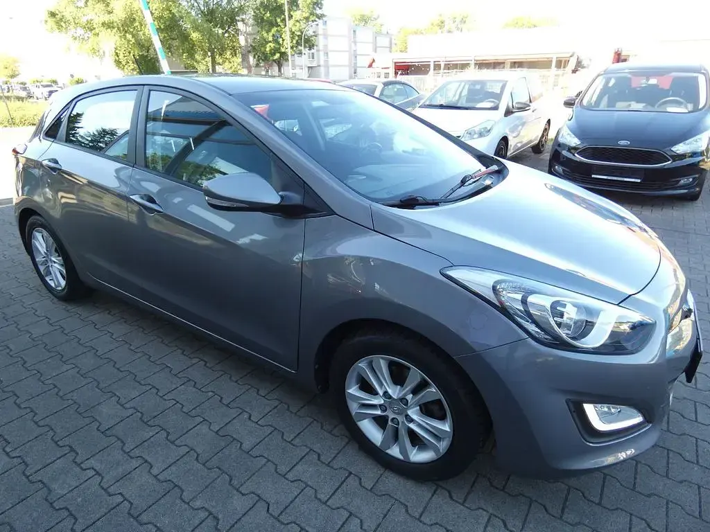 Gebraucht Hyundai i30 99 PS (72 kW) 2013 Grau Limousine