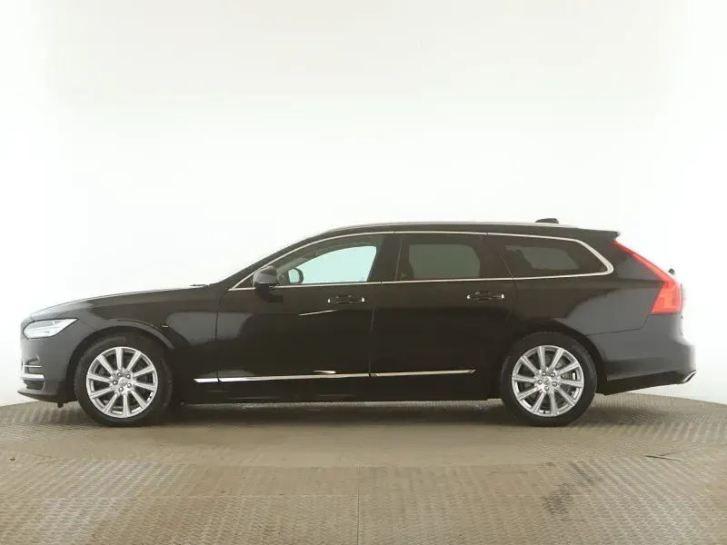 Gebraucht Volvo V90 Inscription 235 PS (172 kW) 2019 Black solid "stone" / solid Kombi