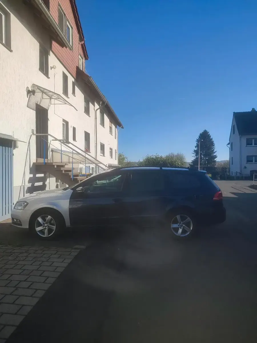 Second-hand VW Passat 140 CP (102 kW) 2011 Albastru Hatchback