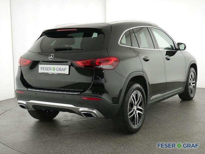 Gebraucht Mercedes GLA200 Progressive 163 PS (119 kW) 2022 Kosmosschwarz SUV