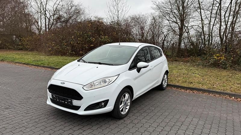 Weiß Gebraucht 2017 Ford Fiesta SYNC Edition Kleinwagen | 6.999 € (Guter Preis) - Bild 1/4