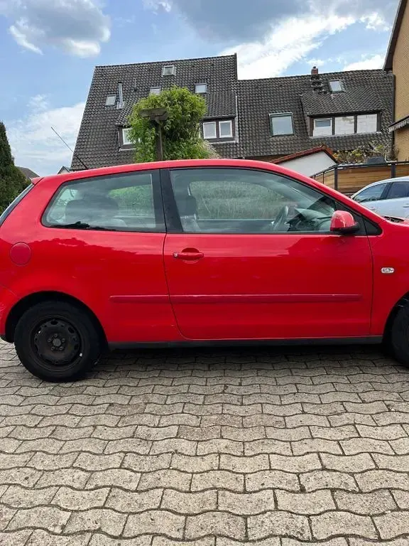 Gebraucht VW Polo Basis 75 PS (55 kW) 2002 Rot Kleinwagen