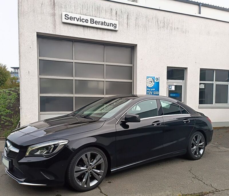 Schwarz Gebraucht 2017 Mercedes CLA180 Limousine | 15.900 € (Fairer Preis) - Bild 1/4
