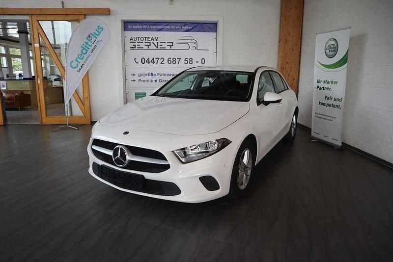 Weiß Gebraucht 2019 Mercedes A180 Limousine | 21.490 € (Guter Preis) - Bild 1/3