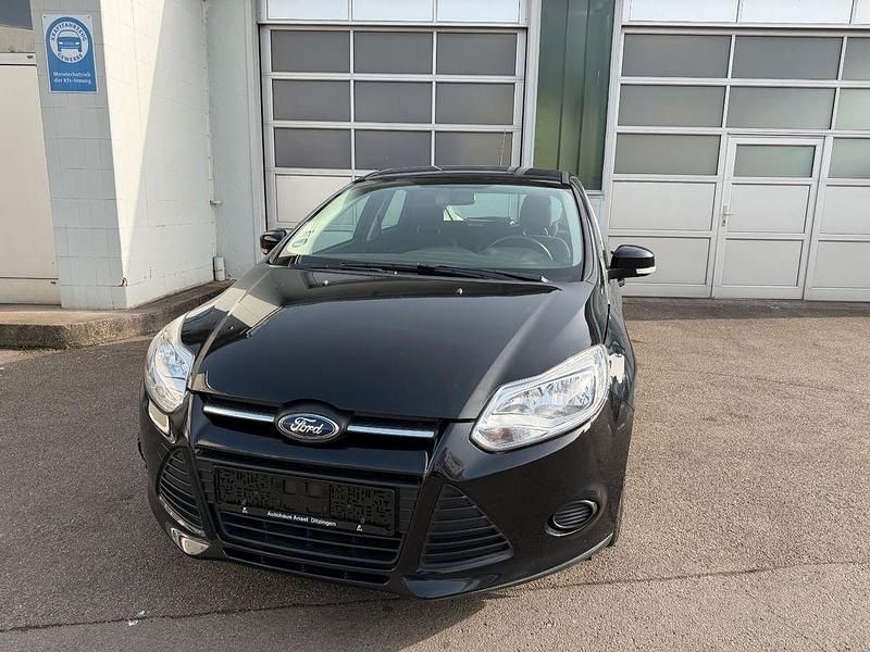 Gebraucht Ford Focus Trend 101 PS (74 kW) 2013 Schwarz Limousine