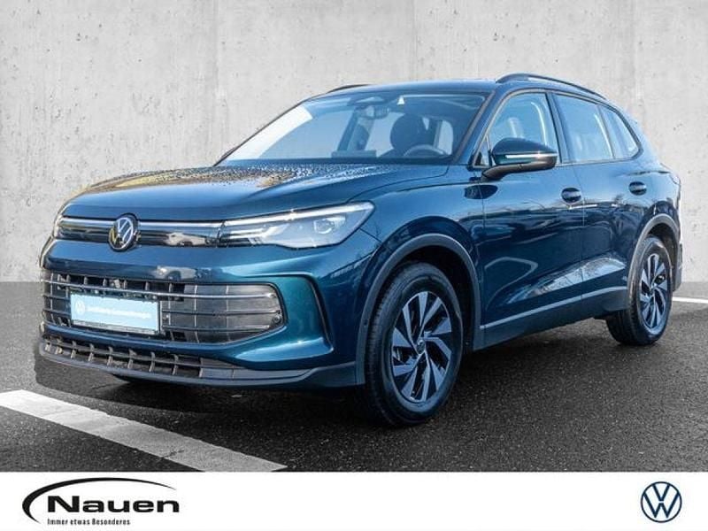 Blau Gebraucht 2024 VW Tiguan Life SUV | 36.480 € (Teuer) - Bild 1/3
