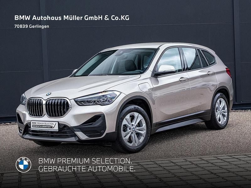 Kaschmirsilber (metallic) Gebraucht 2021 BMW X1 Performance SUV | 25.430 € (Fairer Preis) - Bild 1/4