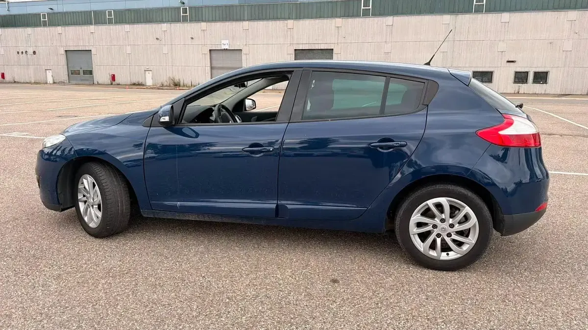 Gebraucht Renault Mégane GrandTour Dynamique 116 PS (85 kW) 2012 Blau Kombi