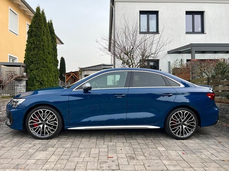 Gebraucht Audi S3 Ambiente 333 PS (244 kW) 2024 Blau Limousine