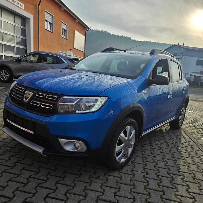 Blau Gebraucht 2019 Dacia Sandero Celebration SUV | 6.900 € (Guter Preis) - Bild 1/4