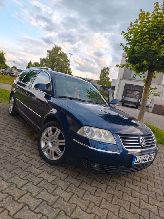 Blau Gebraucht 2005 VW Passat Basis Limousine | 2.500 € (Teuer) - Bild 1/4