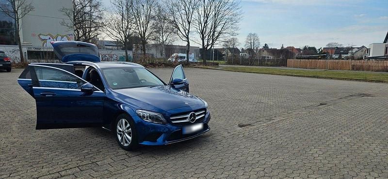 Gebraucht Mercedes C200 184 PS (135 kW) 2018 Blau Kombi
