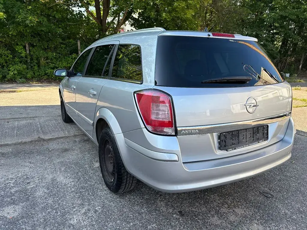 Gebraucht Opel Astra Innovation 116 PS (85 kW) 2008 Silber Limousine