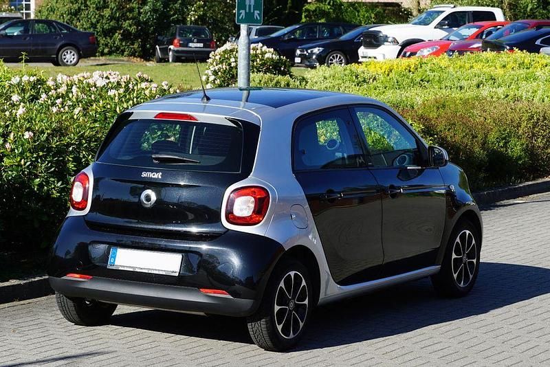 Używany Smart ForFour Passion 71 KM (52 kW) 2015 Srebrny Hatchback
