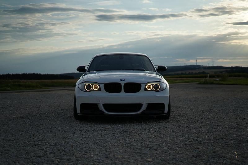 Weiß Gebraucht 2009 BMW 135 Coupé Performance Coupé | 23.999 € - Bild 1/4