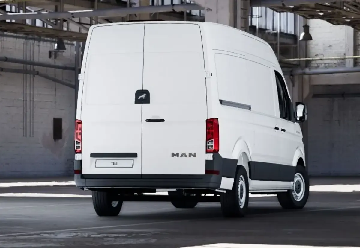 Neu MAN TGE 140 PS (102 kW) 2025 Weiss Van