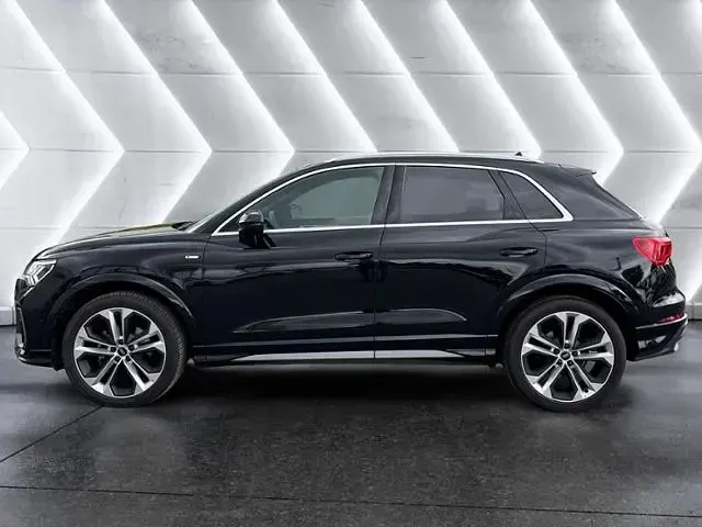 Gebraucht Audi Q3 S-Line 150 PS (110 kW) 2023 Mythosschwarz metallic SUV