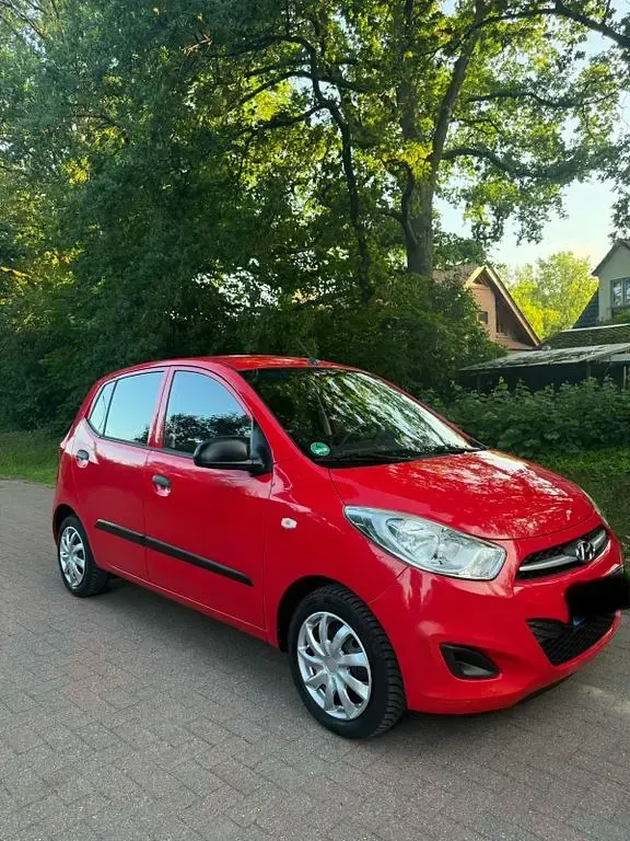 Gebraucht Hyundai i10 Edition 69 PS (50 kW) 2012 Rot Kleinwagen