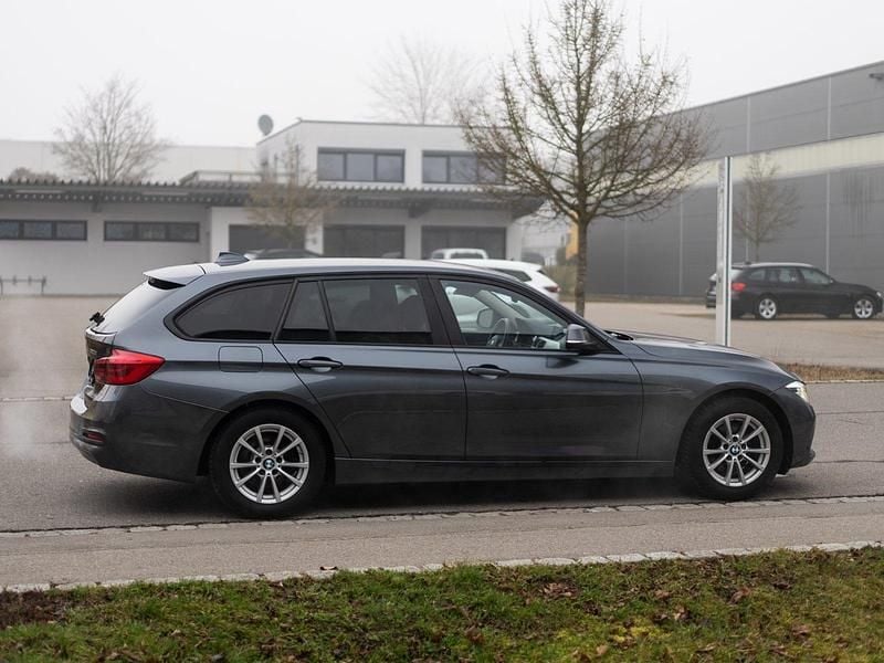 Gebraucht BMW 320 Advantage 190 PS (139 kW) 2018 Grau Kombi