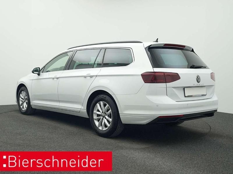 Gebraucht VW Passat Business 150 PS (110 kW) 2023 Gletscherweiß (metallic) Kombi