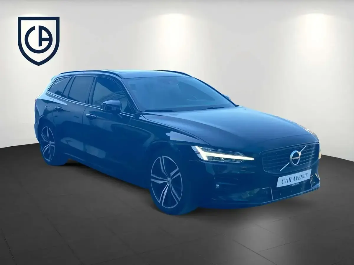 Gebraucht Volvo V60 R-Design 250 PS (183 kW) 2020 Onyx black / metallic Kombi