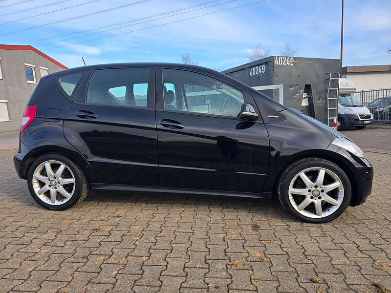 Gebraucht Mercedes A160 95 PS (69 kW) 2010 Kosmosschwarz  metalliclack Kleinwagen