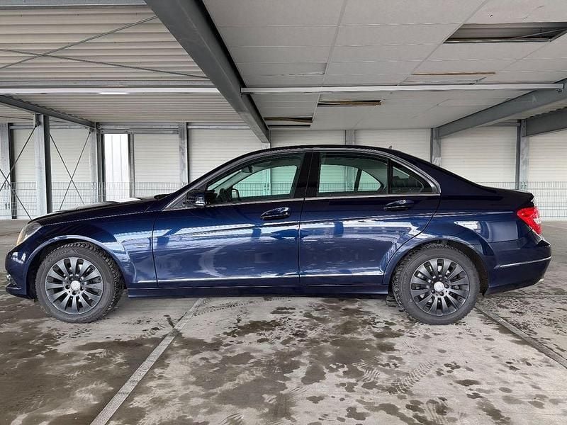 Gebraucht Mercedes C200 184 PS (135 kW) 2011 Blau Limousine