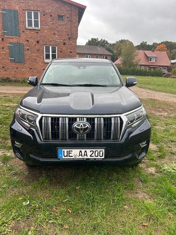 Grün Gebraucht 2019 Toyota Land Cruiser SUV | 38.990 € - Bild 1/4