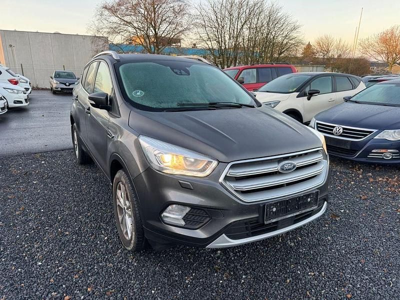 Gebraucht Ford Kuga Titanium 120 PS (88 kW) 2019 Grau SUV