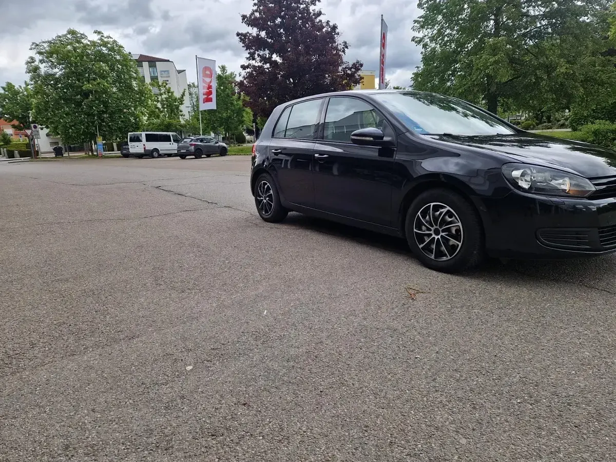 Gebraucht VW Golf VI Comfortline 105 PS (77 kW) 2011 Schwarz Kleinwagen
