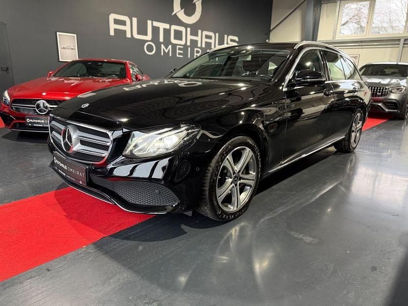 Schwarz Gebraucht 2018 Mercedes E220 Limousine | 20.900 € (Superpreis) - Bild 1/4
