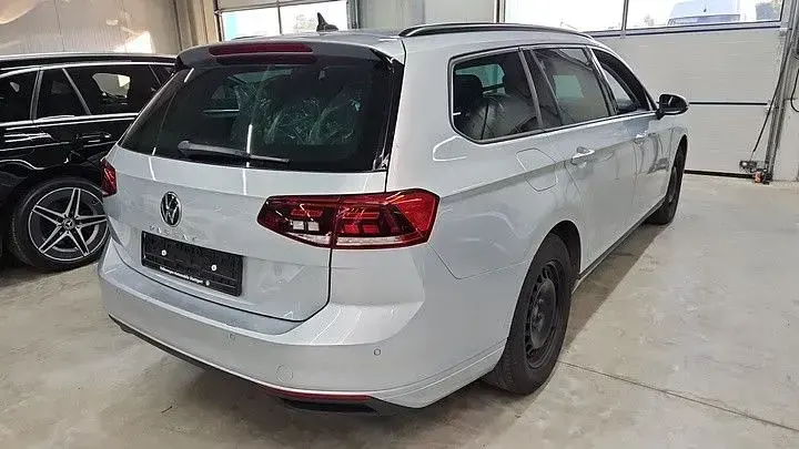 Gebraucht VW Passat Conceptline 150 PS (110 kW) 2023 Gelb Kombi