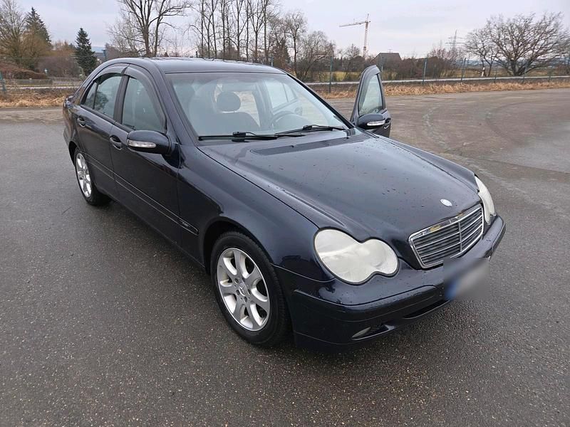 Gebraucht Mercedes 220 143 PS (105 kW) 2001 Schwarz Limousine