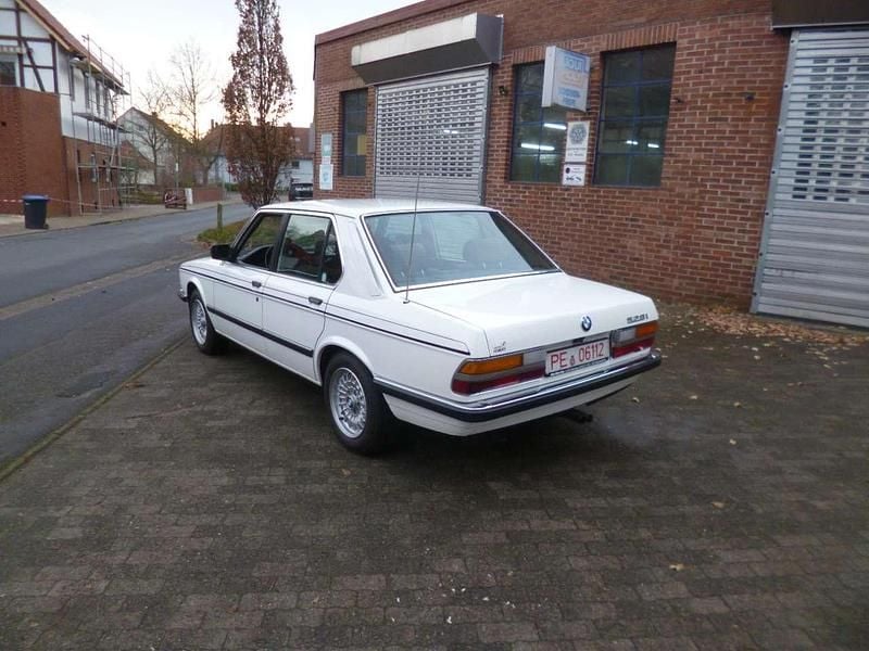 Gebraucht BMW 528 184 PS (135 kW) 1985 Weiß Limousine
