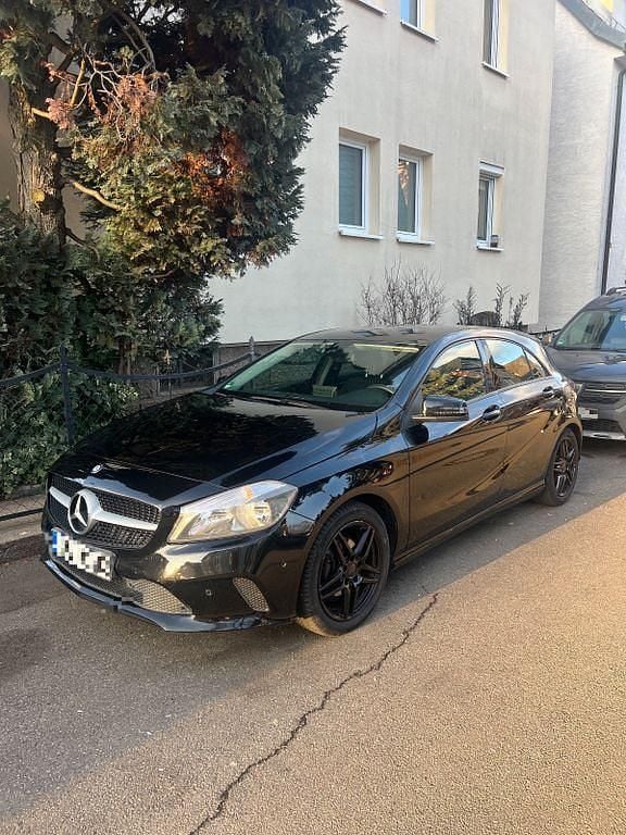 Gebraucht Mercedes A160 102 PS (75 kW) 2017 Schwarz Limousine